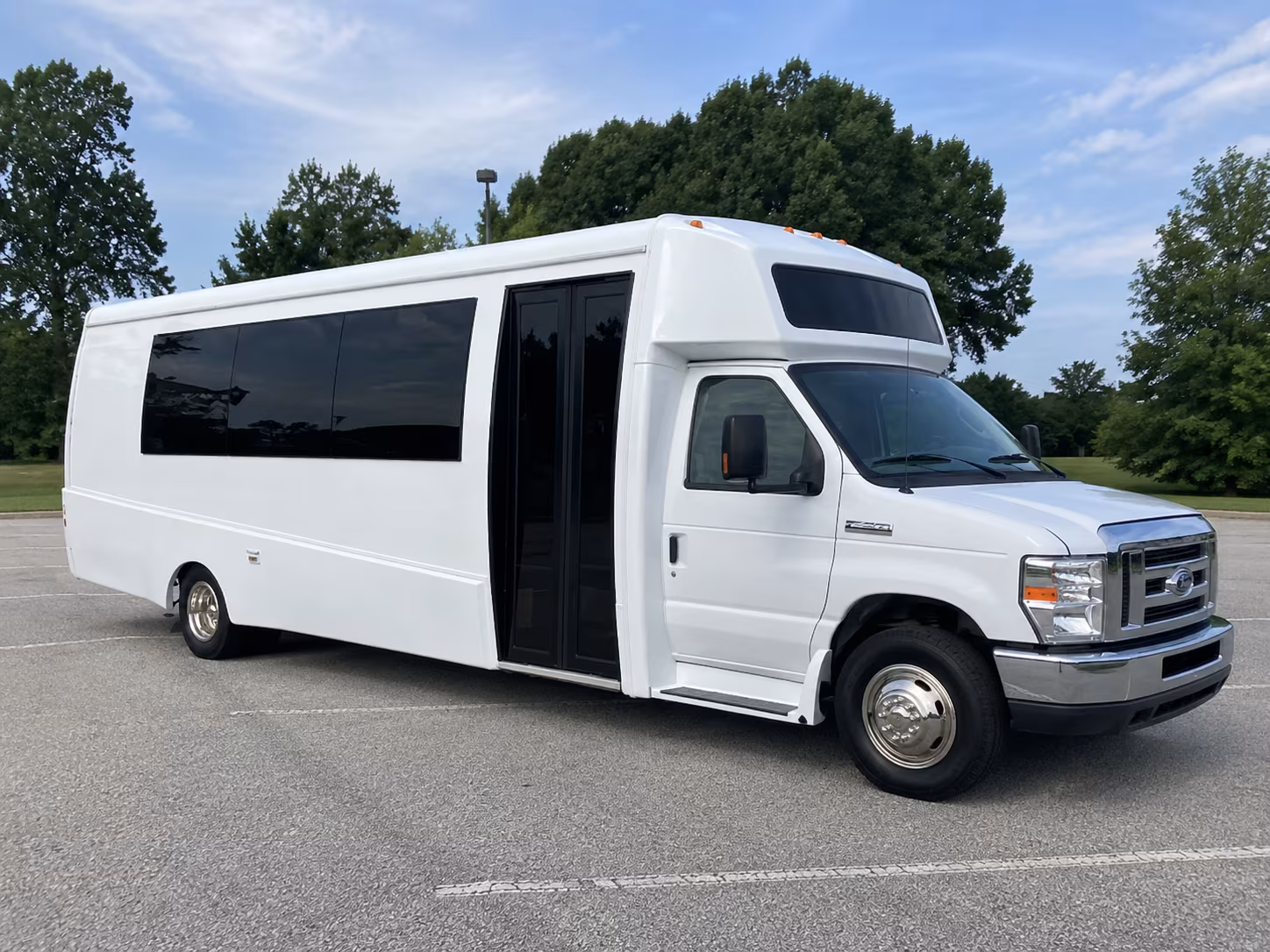 leander 18 passenger party bus